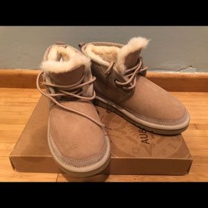 AU&MU Sand Leather Sheep Skin boots size 7 New